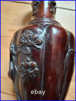Paire de vases en bronze du Japon époque Meiji XIXè siècle hauteur 24,2 cm Paire de vases en bronze du Japon époque Meiji XIXè siècle hauteur 24,2 cm