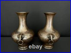 Paire de vases en bronze incrusté Indochine, XIXe siècle Paire de vases en bronze incrusté Indochine, XIXe siècle