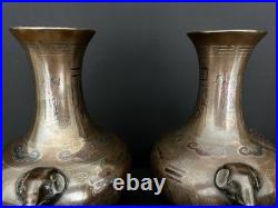 Paire de vases en bronze incrusté Indochine, XIXe siècle Paire de vases en bronze incrusté Indochine, XIXe siècle