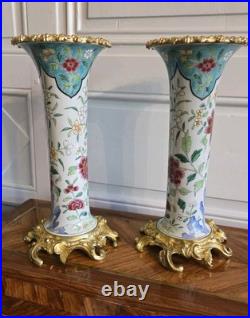 Paire de vases en porcelaine asiatique montés en bronze doré, XIXe siècle Paire de vases en porcelaine asiatique montés en bronze doré, XIXe siècle