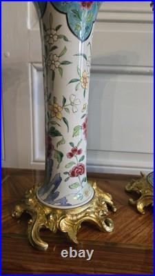 Paire de vases en porcelaine asiatique montés en bronze doré, XIXe siècle Paire de vases en porcelaine asiatique montés en bronze doré, XIXe siècle