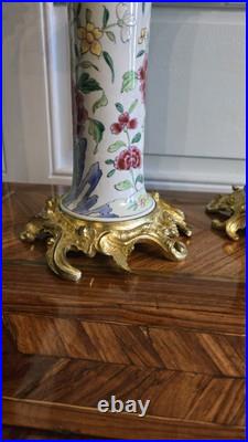 Paire de vases en porcelaine asiatique montés en bronze doré, XIXe siècle Paire de vases en porcelaine asiatique montés en bronze doré, XIXe siècle