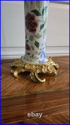 Paire de vases en porcelaine asiatique montés en bronze doré, XIXe siècle Paire de vases en porcelaine asiatique montés en bronze doré, XIXe siècle
