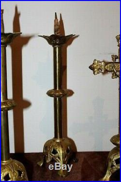 Parure d'autel pique cierges en laiton doré a l' or XIXe Siècle