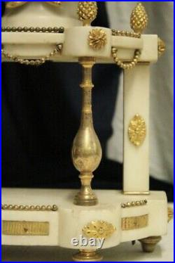 Pendule Empire en Marbre Blanc Et Bronzes Doré D'Époque XIX Siècle/Pendule