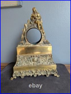 Pendule ancienne en bronze doré Homme à la lecture XIXe siècle