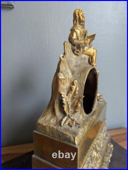Pendule ancienne en bronze doré Homme à la lecture XIXe siècle