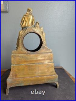 Pendule ancienne en bronze doré Homme à la lecture XIXe siècle
