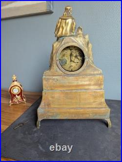 Pendule ancienne en bronze doré Homme à la lecture XIXe siècle
