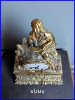 Pendule ancienne en bronze doré Homme à la lecture XIXe siècle