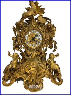 Pendule de style Louis XV en bronze doré XIX siècle