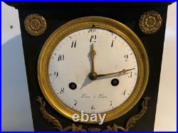 Pendule en bronze a patine verte Style Empire XIX siècle