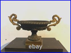 Pendule en bronze a patine verte Style Empire XIX siècle