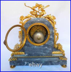 Pendule en bronze ciselé, doré & marbre bleu Turquin style Louis XVI XIXe siècle