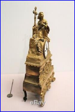 Pendule en bronze doré époque Restauration mouvement S. Marti et Cie XIX siècle