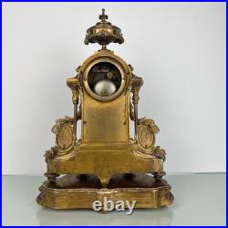 Pendule en bronze du XIXe siècle Henri Robert Paris Médaille Vincenti 1855 Pendule en bronze du XIXe siècle Henri Robert Paris Médaille Vincenti 1855