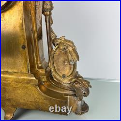 Pendule en bronze du XIXe siècle Henri Robert Paris Médaille Vincenti 1855 Pendule en bronze du XIXe siècle Henri Robert Paris Médaille Vincenti 1855