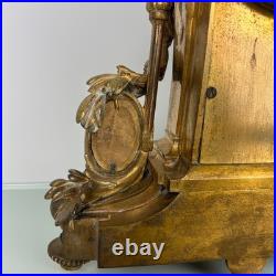 Pendule en bronze du XIXe siècle Henri Robert Paris Médaille Vincenti 1855 Pendule en bronze du XIXe siècle Henri Robert Paris Médaille Vincenti 1855