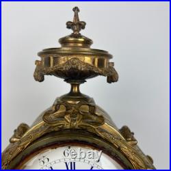 Pendule en bronze du XIXe siècle Henri Robert Paris Médaille Vincenti 1855 Pendule en bronze du XIXe siècle Henri Robert Paris Médaille Vincenti 1855