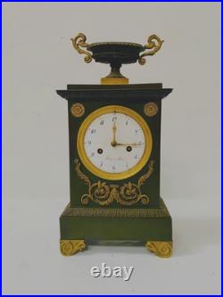 Pendule époque empire en bronze patiné cadran signé Pion Paris. XIX siècle