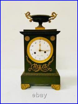 Pendule époque empire en bronze patiné cadran signé Pion Paris. XIX siècle