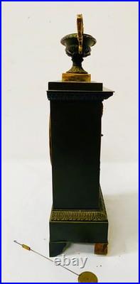 Pendule époque empire en bronze patiné cadran signé Pion Paris. XIX siècle