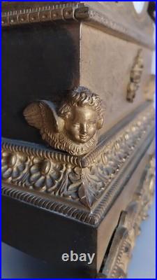Pendule figurative française du XIXe siècle en bronze doré