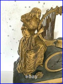 Pendule romantique en bronze doré Mouvement a fil XIX siècle