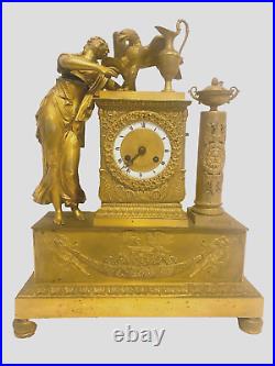 Pendulette en bronze doré personnage féminin et aigle royal. XIX siècle