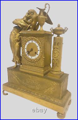 Pendulette en bronze doré personnage féminin et aigle royal. XIX siècle