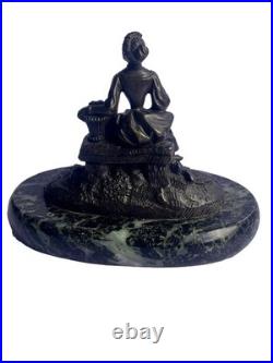 Petit Bronze Socle Marbre Jeune Fille Au Panier De Roses Fin Du XIX Ieme Siecle