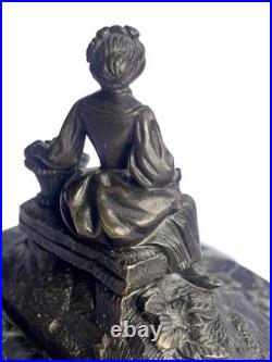 Petit Bronze Socle Marbre Jeune Fille Au Panier De Roses Fin Du XIX Ieme Siecle