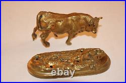 Petit taureau en bronze doré. XIXe siècle