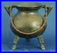 Petit-vase-urne-amphore-en-bronze-XIXe-siecle-pieds-decores-en-bas-relief-01-fn