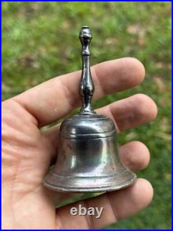 Petite sonnette de table en bronze argenté- XIXe siècle Maison Bourgeoise