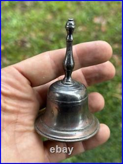 Petite sonnette de table en bronze argenté- XIXe siècle Maison Bourgeoise