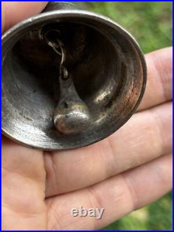 Petite sonnette de table en bronze argenté- XIXe siècle Maison Bourgeoise