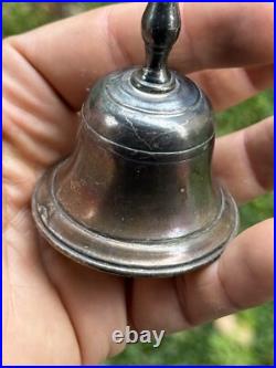 Petite sonnette de table en bronze argenté- XIXe siècle Maison Bourgeoise