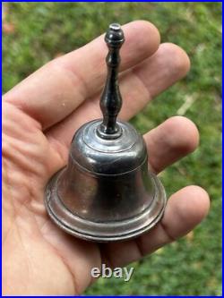 Petite sonnette de table en bronze argenté- XIXe siècle Maison Bourgeoise