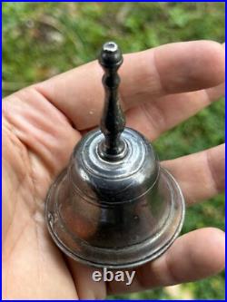 Petite sonnette de table en bronze argenté- XIXe siècle Maison Bourgeoise