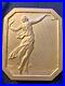 Plaque-Medaille-Art-Deco-Offert-Mr-FORNIER-de-SAVIGNAC-Femme-agitant-couronnes-01-fcr