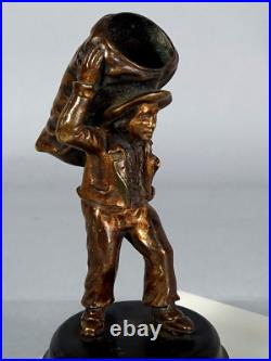 Pyrogène bronze livreur de charbon Fin du XIXe siècle C078