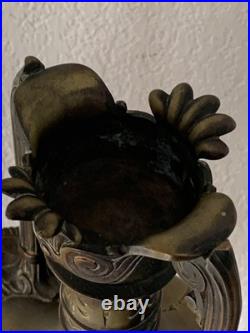Rare paire de vases amphore en bronze de style néoclassique, XIXe siècle