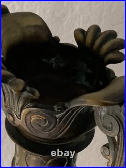 Rare paire de vases amphore en bronze de style néoclassique, XIXe siècle