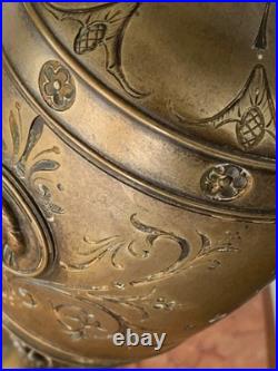 Rare paire de vases amphore en bronze de style néoclassique, XIXe siècle