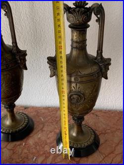 Rare paire de vases amphore en bronze de style néoclassique, XIXe siècle