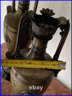 Rare paire de vases amphore en bronze de style néoclassique, XIXe siècle