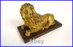 Sculpture presse-papier bronze doré lion couché Médicis Italie XIXè siècle