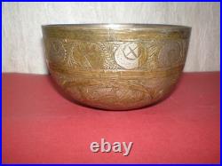 Tasse / bol en bronze fait main avec ornements arabes du XIXe siècle Nielo Tasse / bol en bronze fait main avec ornements arabes du XIXe siècle Nielo