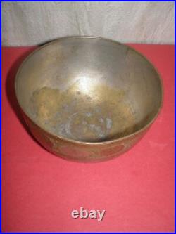 Tasse / bol en bronze fait main avec ornements arabes du XIXe siècle Nielo Tasse / bol en bronze fait main avec ornements arabes du XIXe siècle Nielo